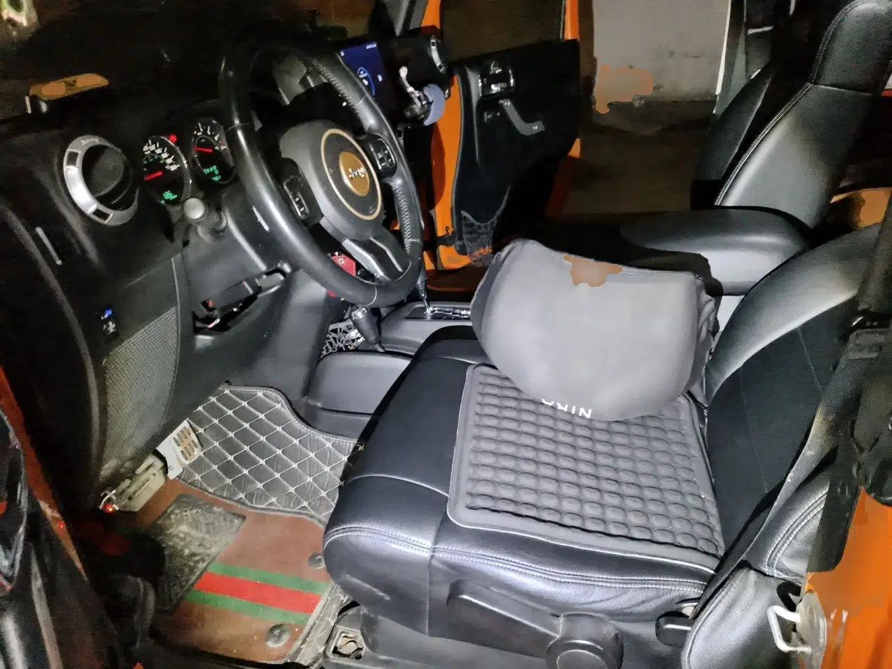 Jeep Wrangler 2012 3.6L Sahara two-door version — миниатюра 16