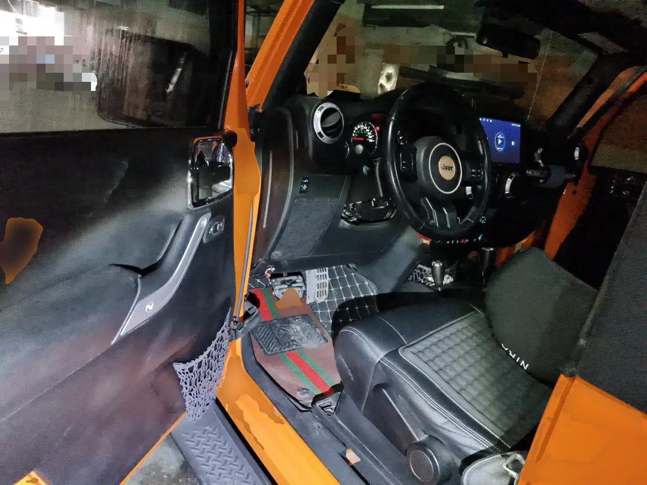Jeep Wrangler 2012 3.6L Sahara two-door version — миниатюра 17
