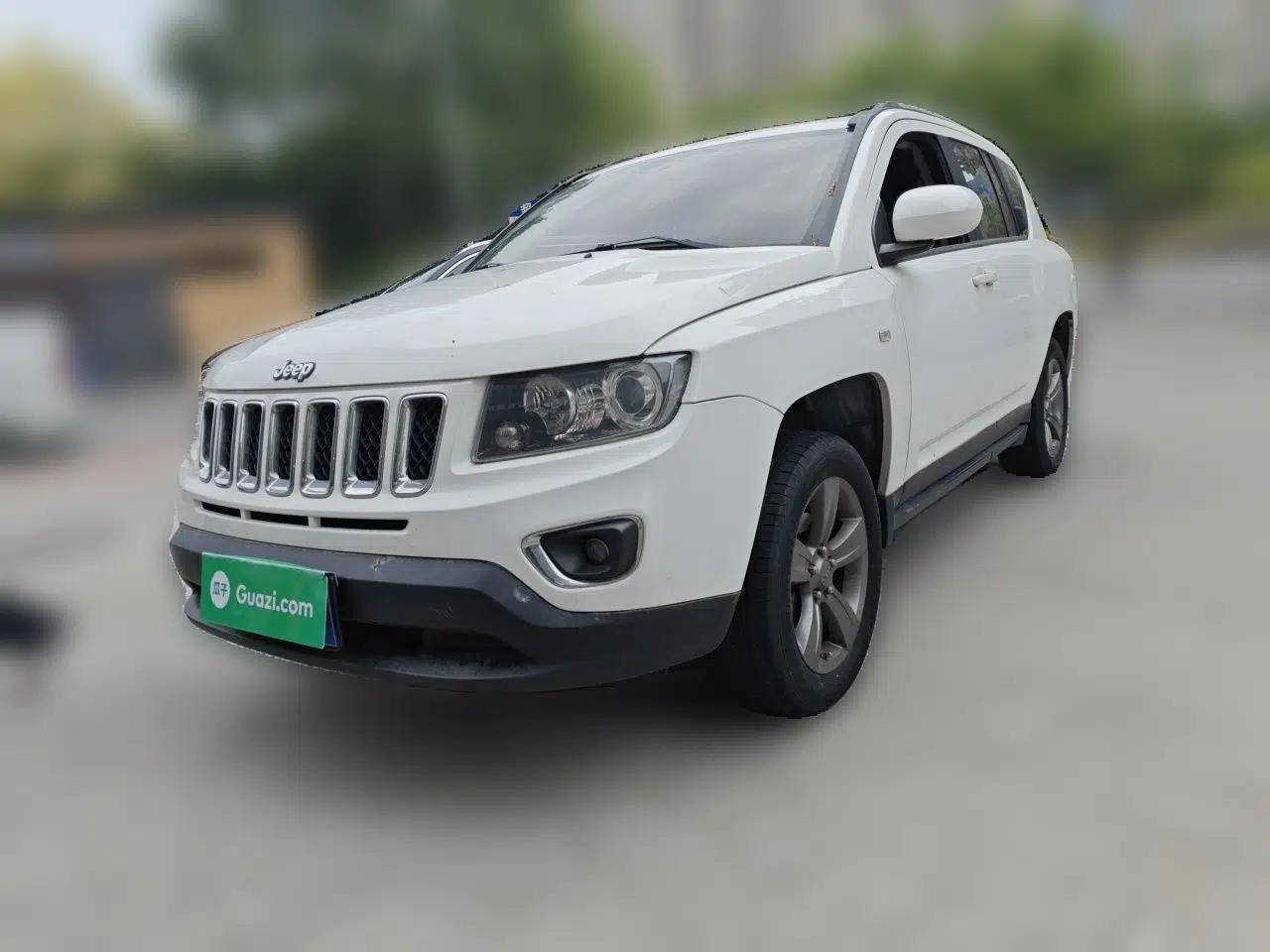 Jeep Compass 2014 Revised Version 2.4L Four-Wheel Drive Comfort Edition — миниатюра 1