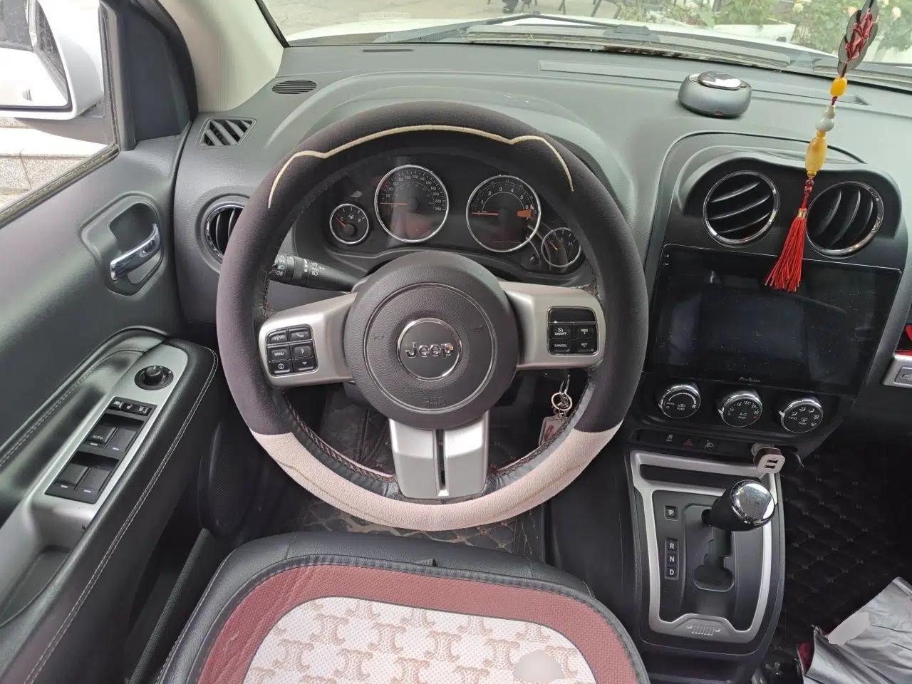 Jeep Compass 2014 Revised Version 2.4L Four-Wheel Drive Comfort Edition — миниатюра 11