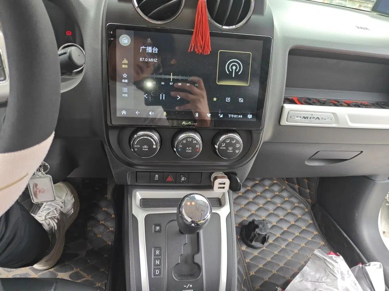 Jeep Compass 2014 Revised Version 2.4L Four-Wheel Drive Comfort Edition — миниатюра 14