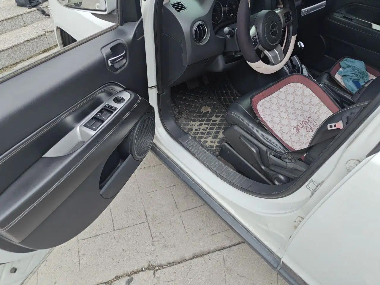 Jeep Compass 2014 Revised Version 2.4L Four-Wheel Drive Comfort Edition — миниатюра 17