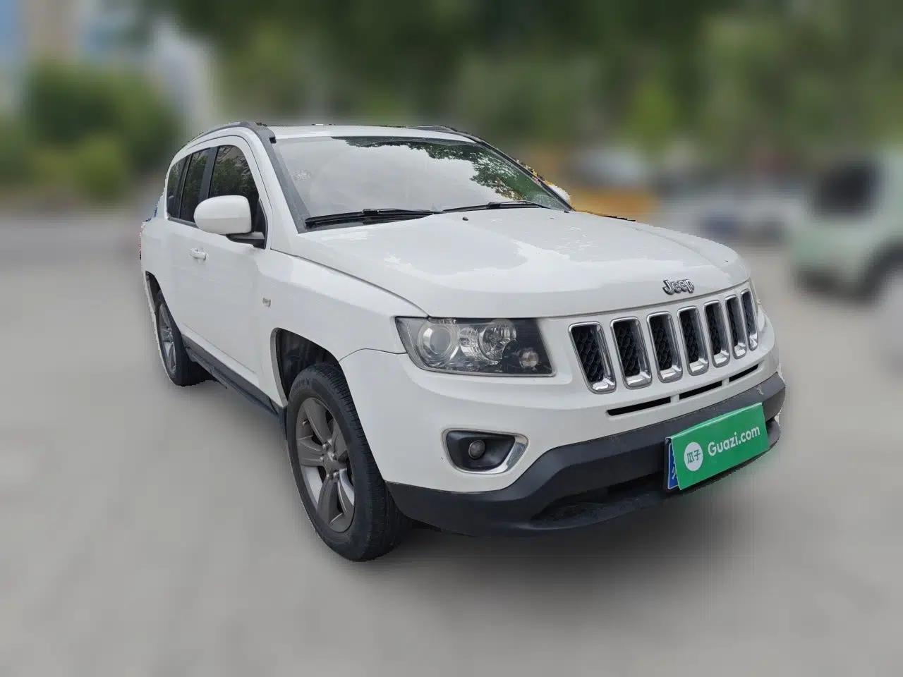 Jeep Compass 2014 Revised Version 2.4L Four-Wheel Drive Comfort Edition — миниатюра 3