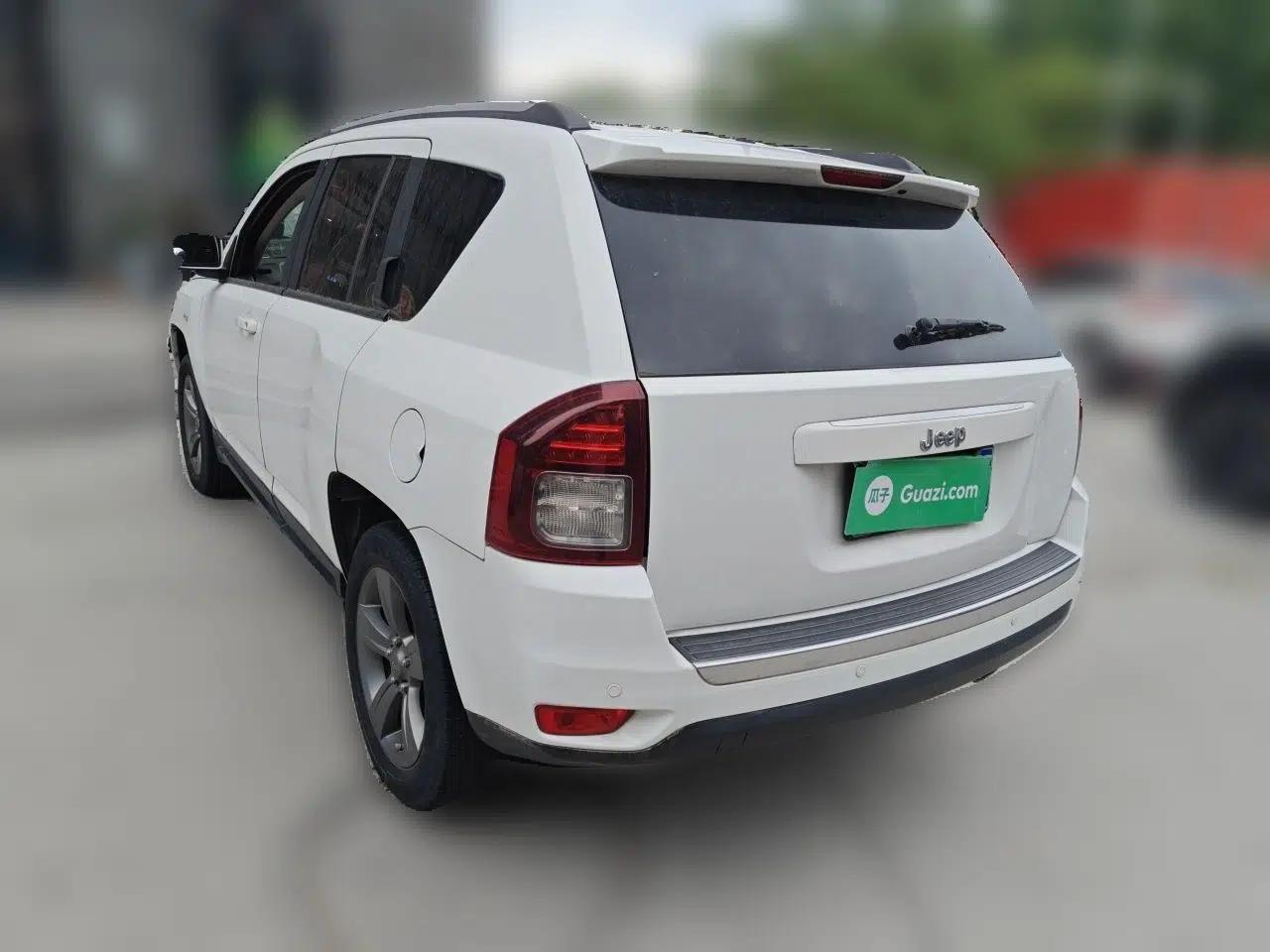 Jeep Compass 2014 Revised Version 2.4L Four-Wheel Drive Comfort Edition — миниатюра 4
