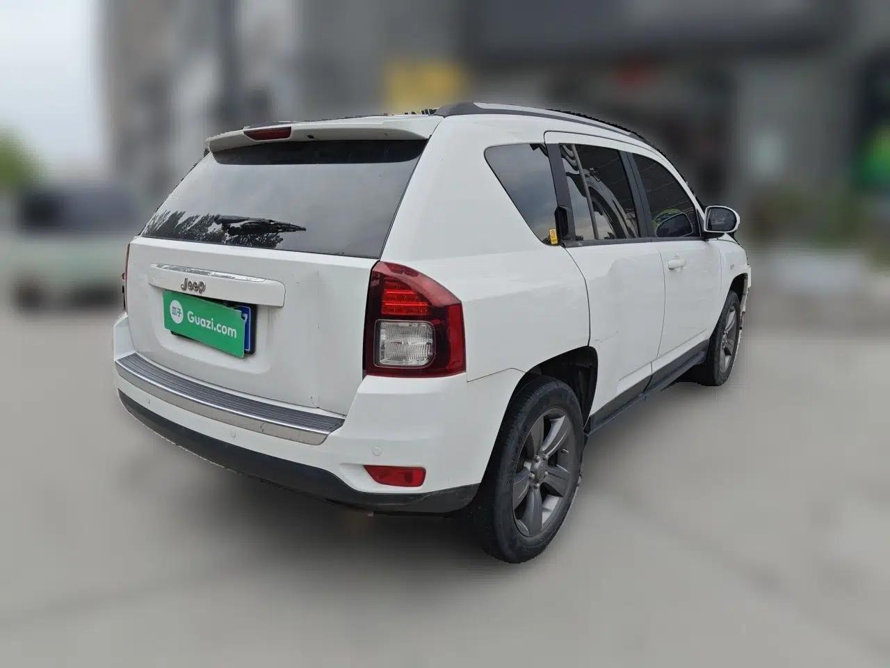 Jeep Compass 2014 Revised Version 2.4L Four-Wheel Drive Comfort Edition — миниатюра 6