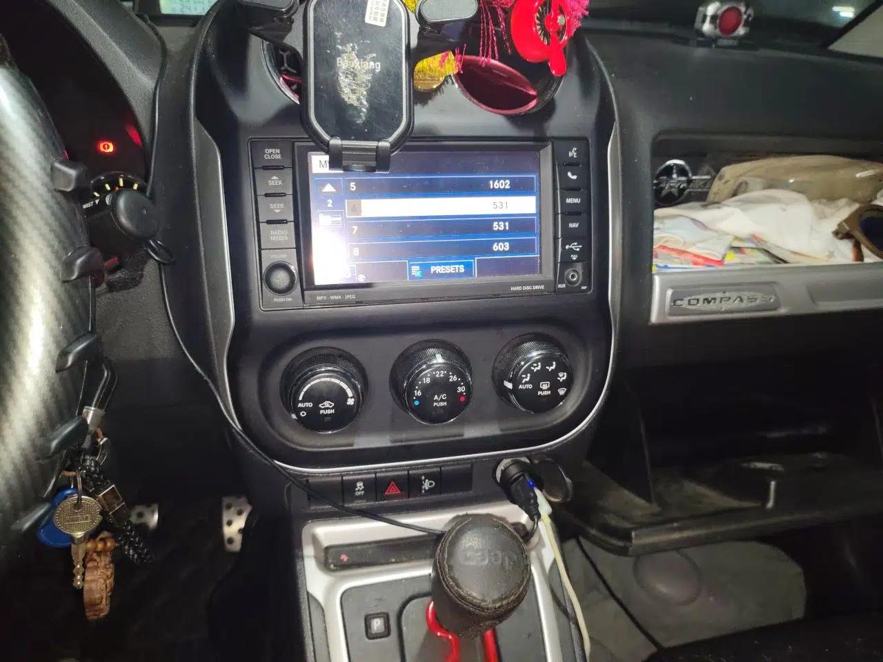 Jeep Compass 2014 Revised Version 2.4L Four-Wheel Drive Comfort Edition — миниатюра 14