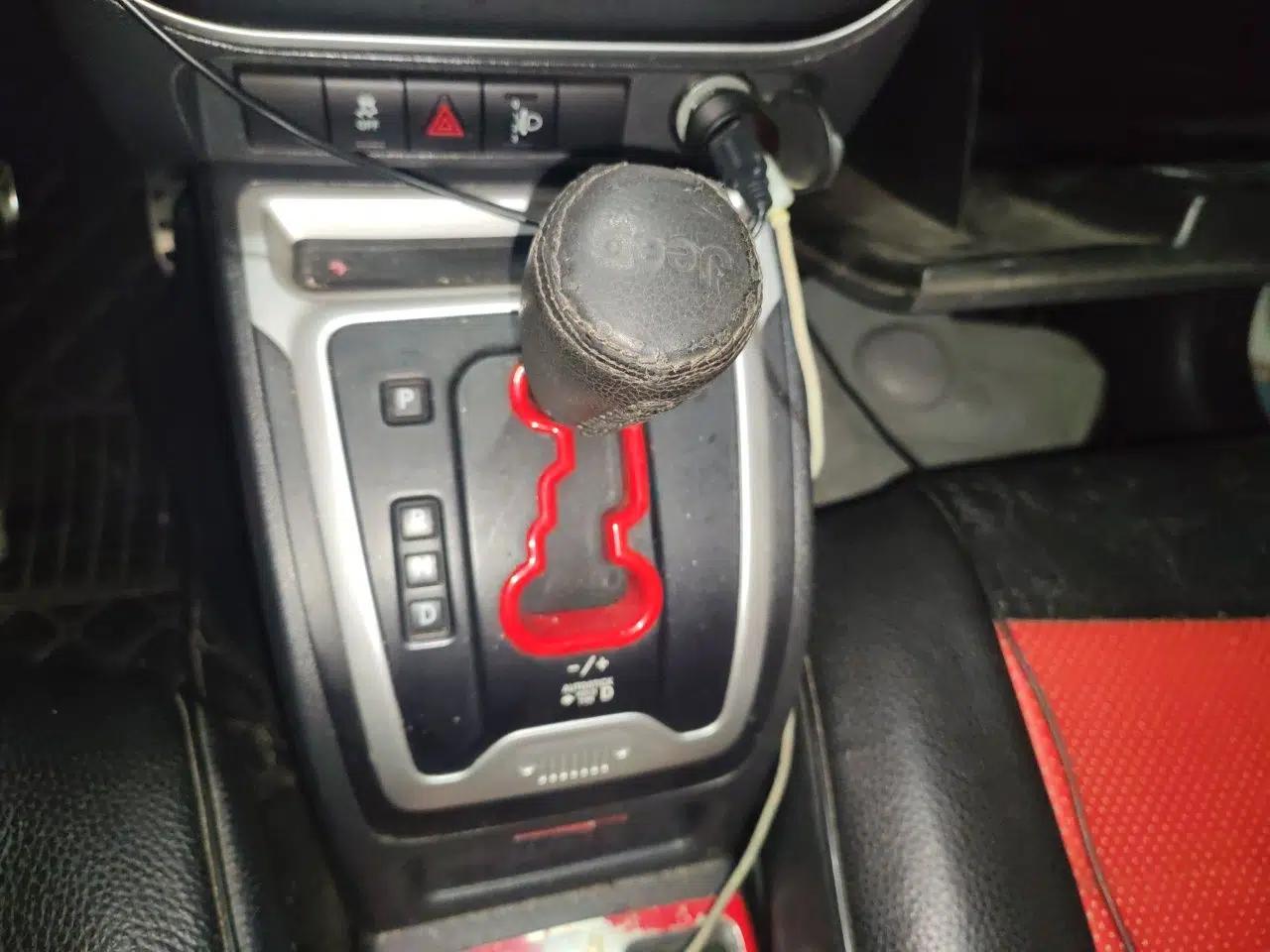 Jeep Compass 2014 Revised Version 2.4L Four-Wheel Drive Comfort Edition — миниатюра 15