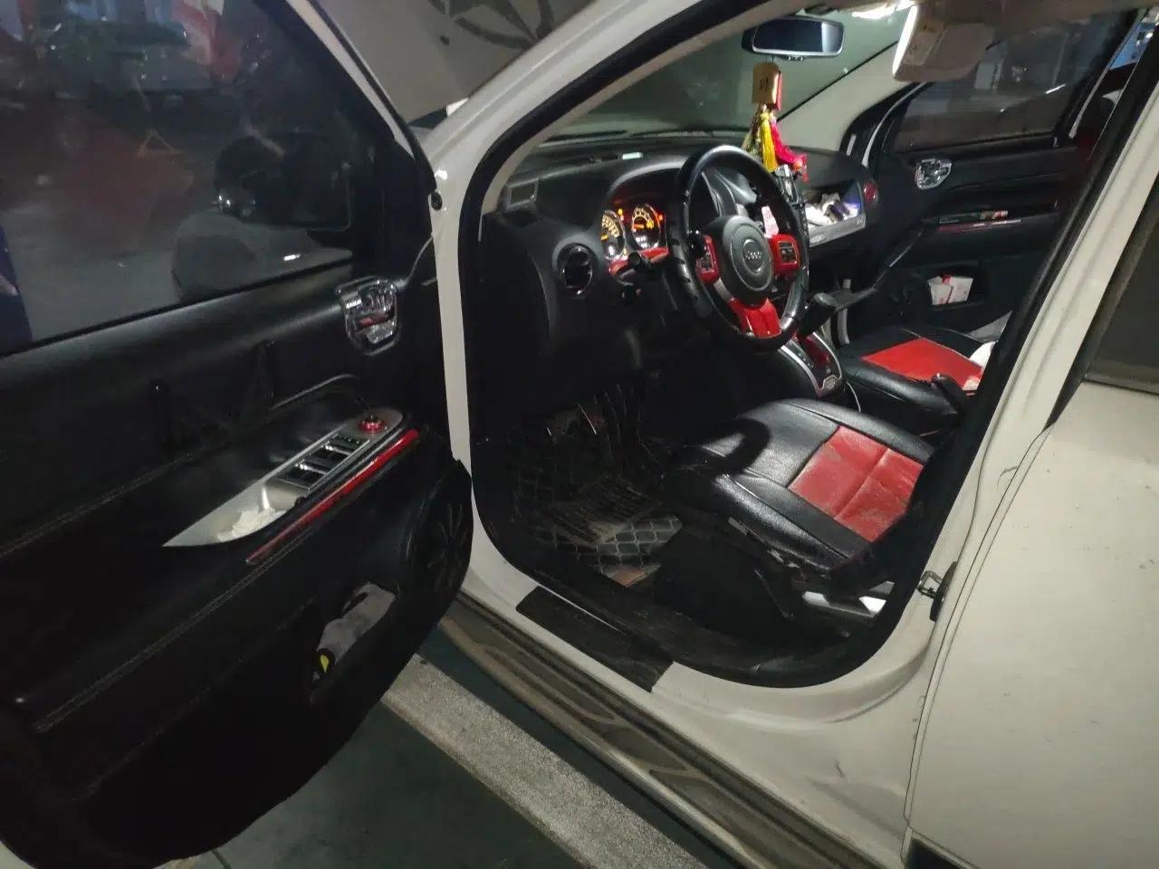 Jeep Compass 2014 Revised Version 2.4L Four-Wheel Drive Comfort Edition — миниатюра 17