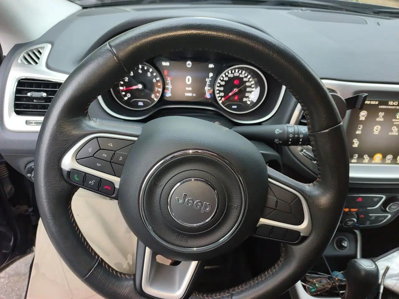 Jeep Compass 2017 200T Automatic Family Edition — миниатюра 11