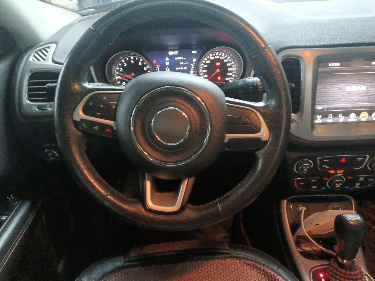 Jeep Compass 2017 200T Automatic Family Edition — миниатюра 11