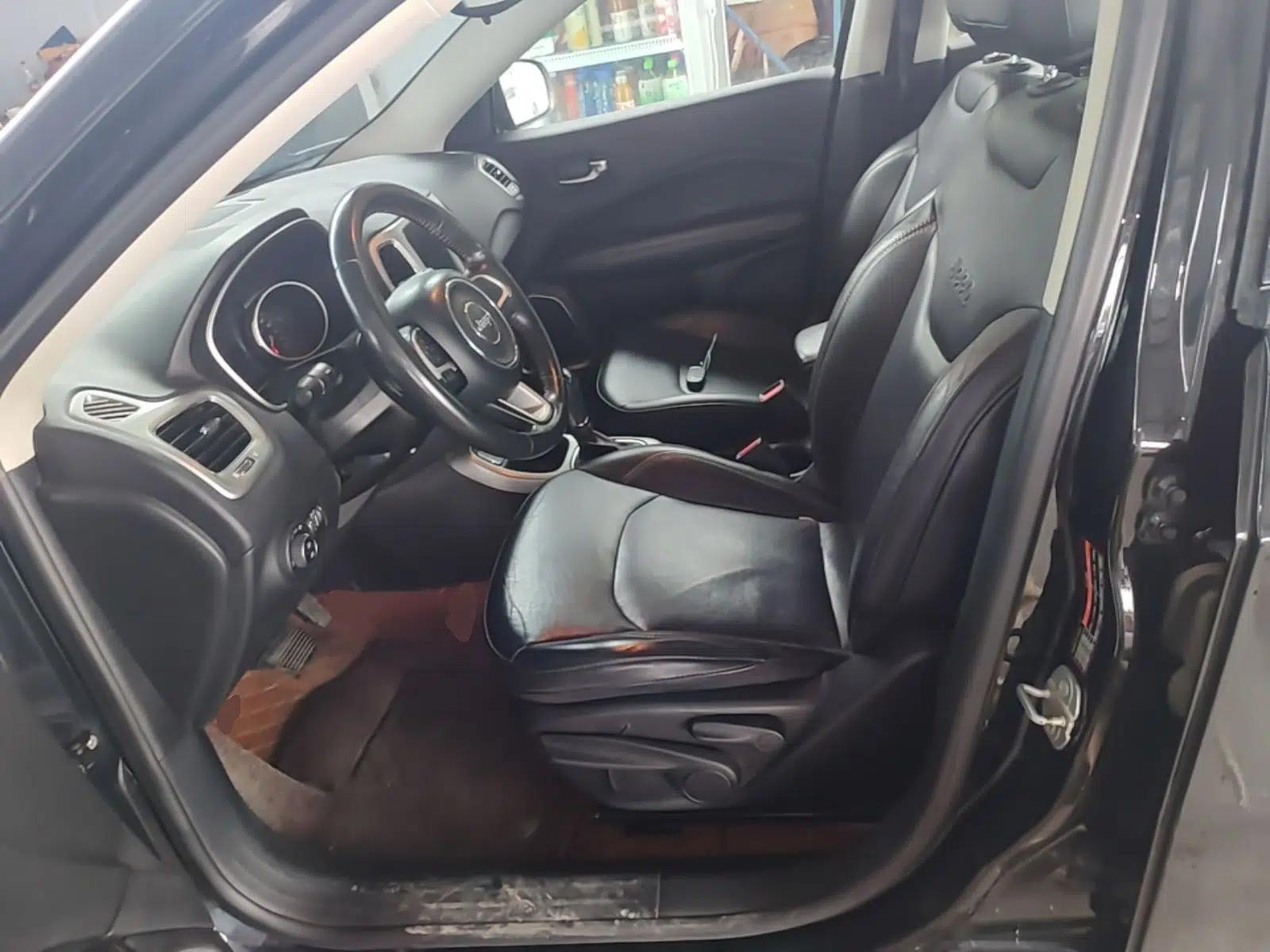 Jeep Compass 2017 200T Automatic Family Edition — миниатюра 18