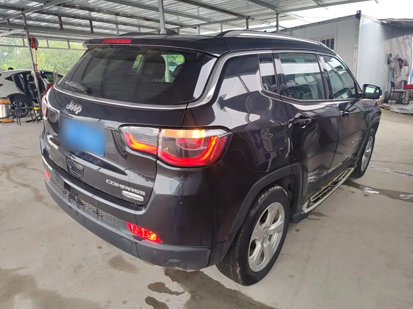 Jeep Compass 2017 200T Automatic Family Edition — миниатюра 6