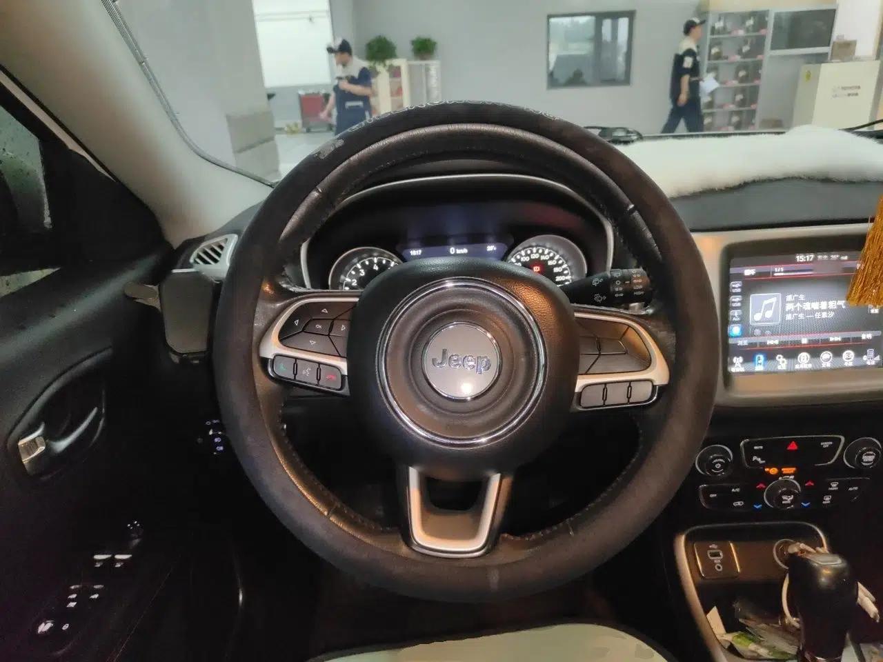 Jeep Compass 2017 200T Automatic Family Edition — миниатюра 11