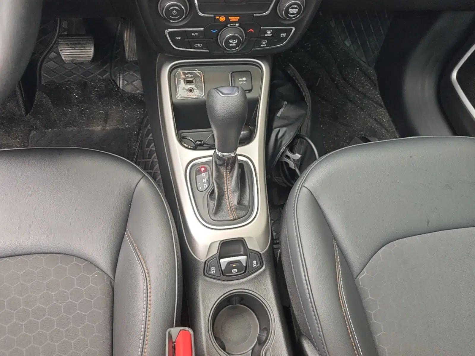 Jeep Compass 2020 220T Automatic Leading Edition — миниатюра 17