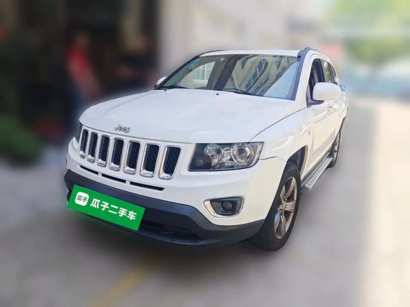 Jeep Compass 2014 Revised Version 2.4L Four-Wheel Drive Comfort Edition — миниатюра 1