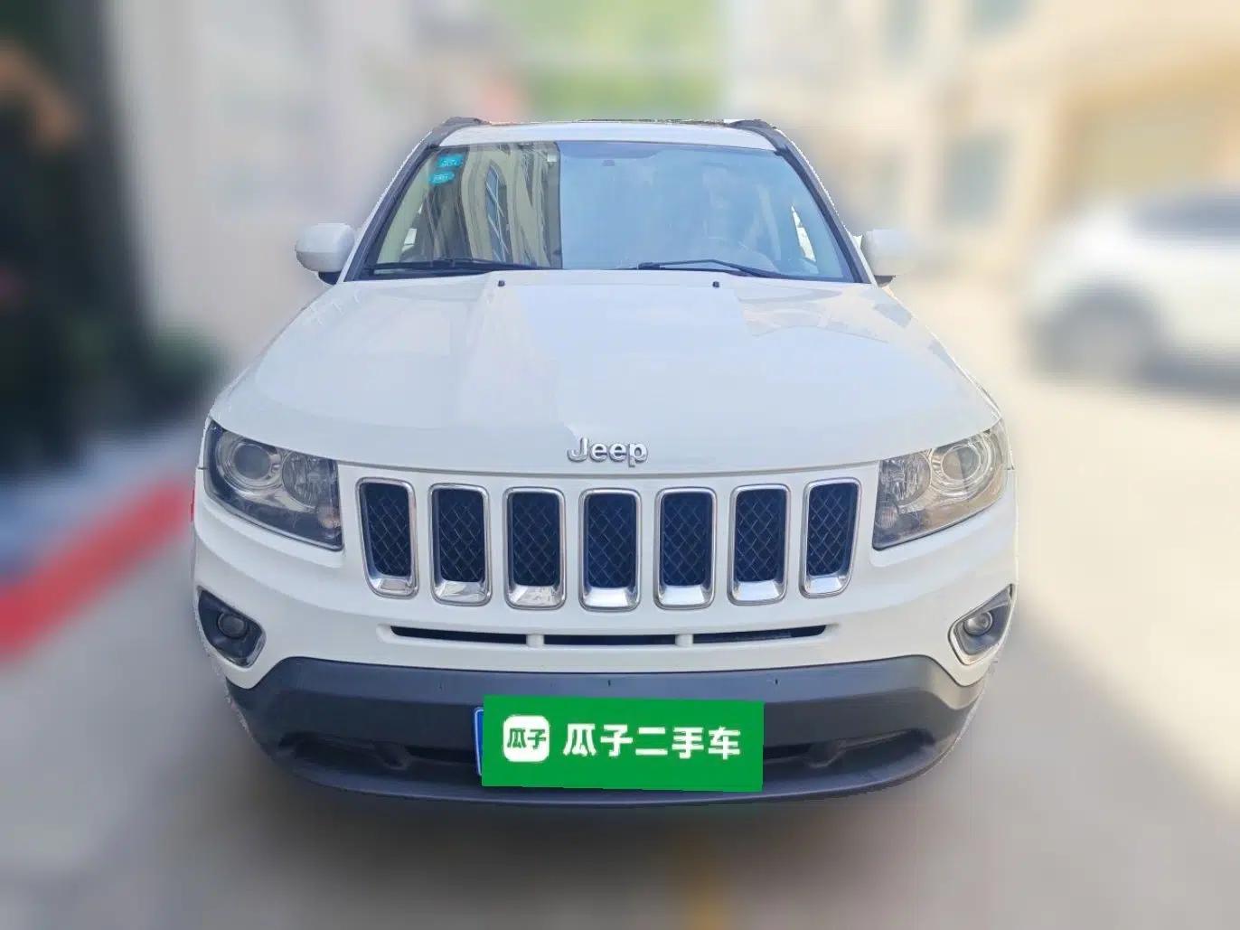 Jeep Compass 2014 Revised Version 2.4L Four-Wheel Drive Comfort Edition — миниатюра 2