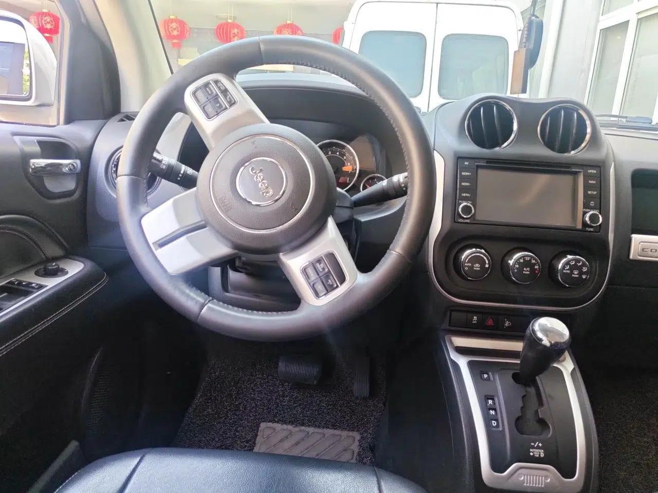 Jeep Compass 2014 Revised Version 2.4L Four-Wheel Drive Comfort Edition — миниатюра 11