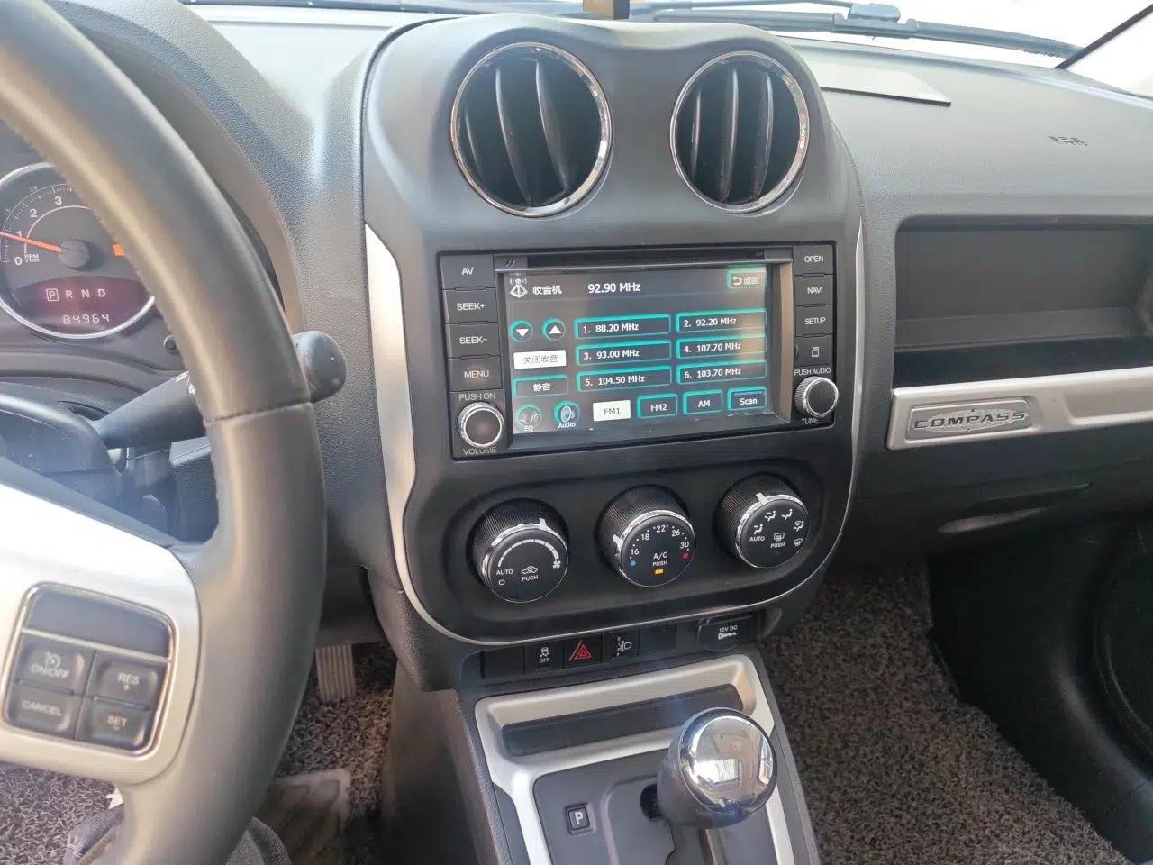 Jeep Compass 2014 Revised Version 2.4L Four-Wheel Drive Comfort Edition — миниатюра 14