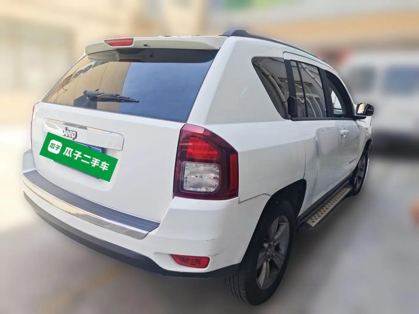 Jeep Compass 2014 Revised Version 2.4L Four-Wheel Drive Comfort Edition — миниатюра 6