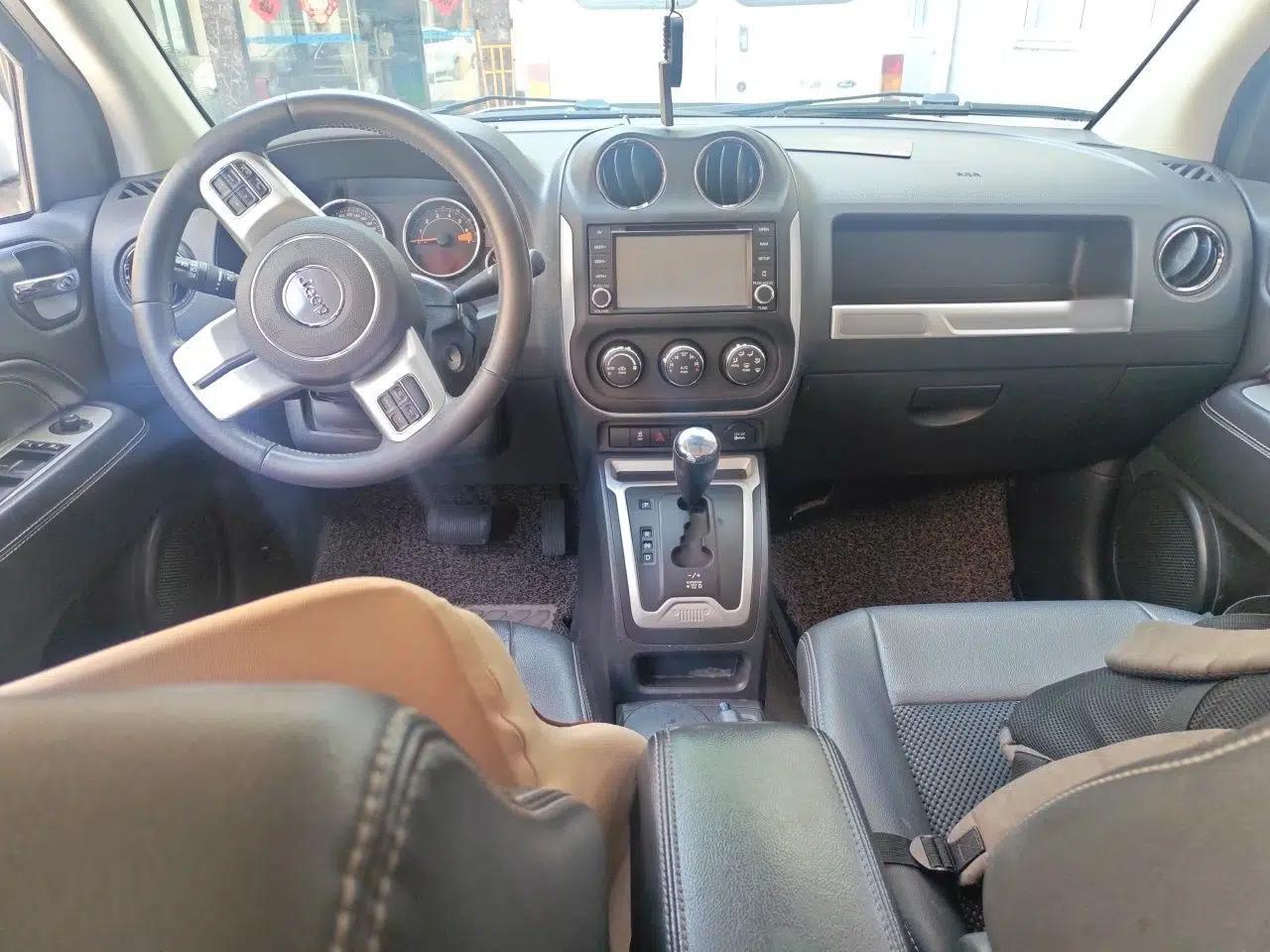 Jeep Compass 2014 Revised Version 2.4L Four-Wheel Drive Comfort Edition — миниатюра 10
