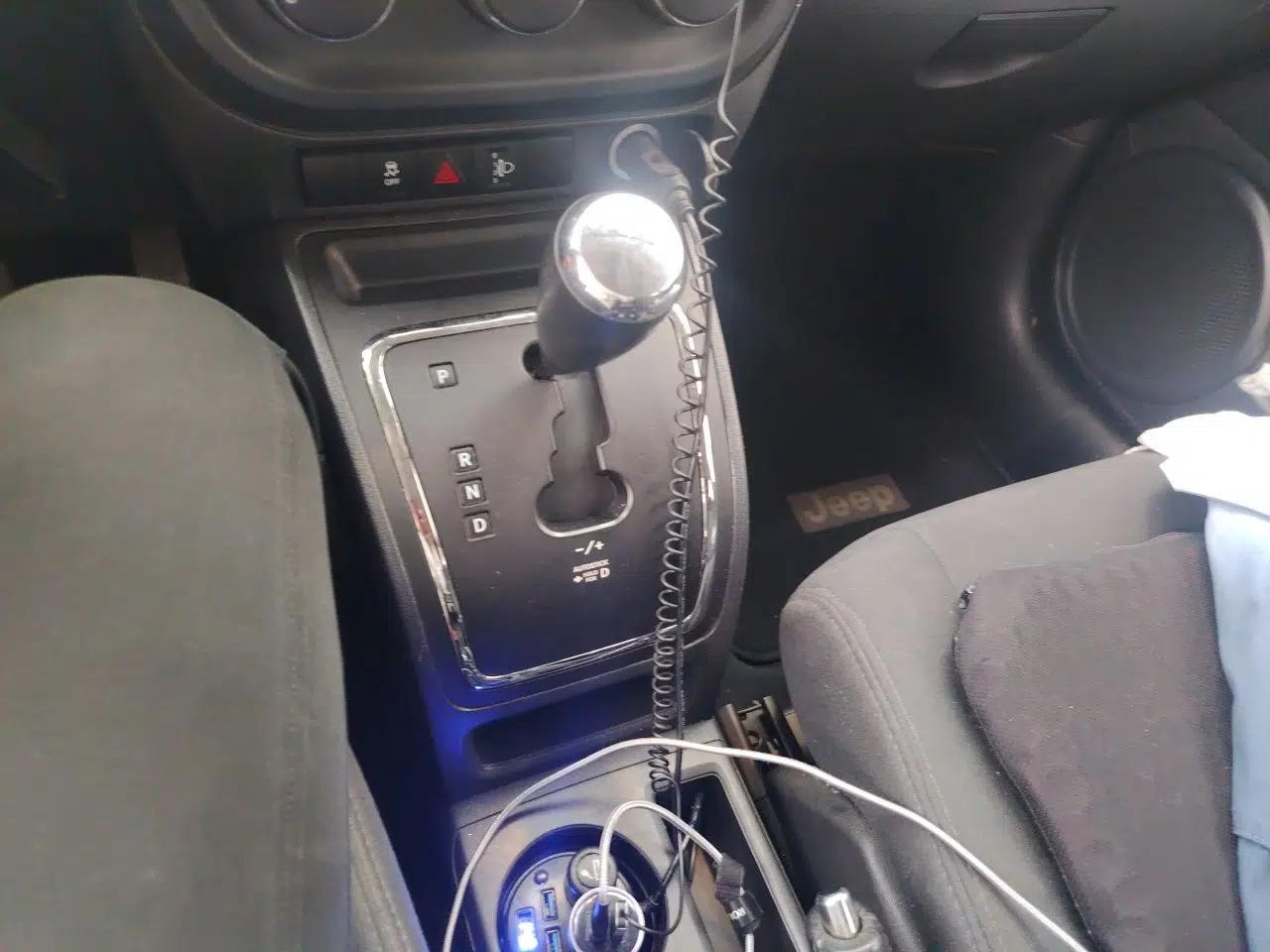 Jeep Compass 2011 2.4L four-wheel-drive sport version — миниатюра 15