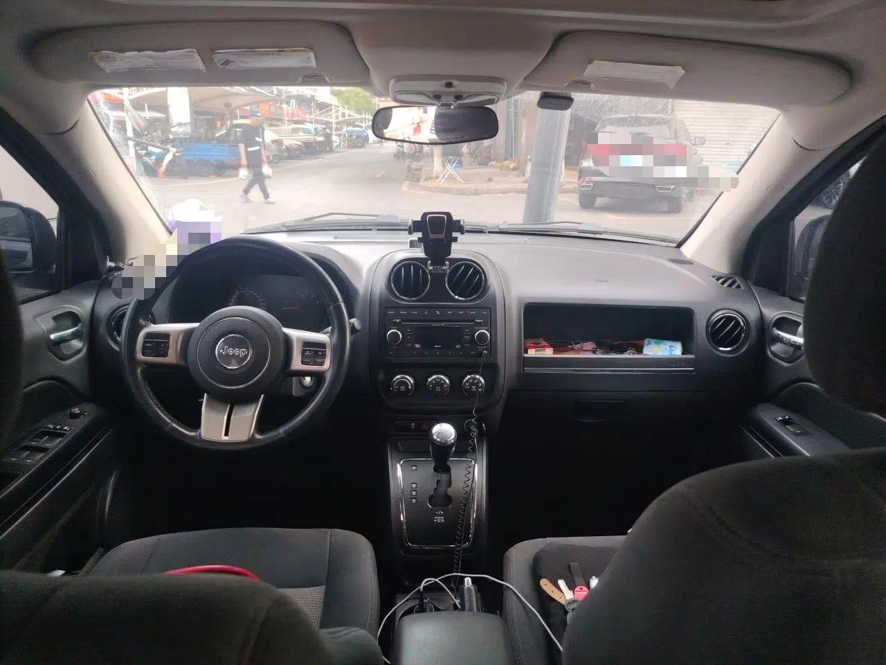 Jeep Compass 2011 2.4L four-wheel-drive sport version — миниатюра 19