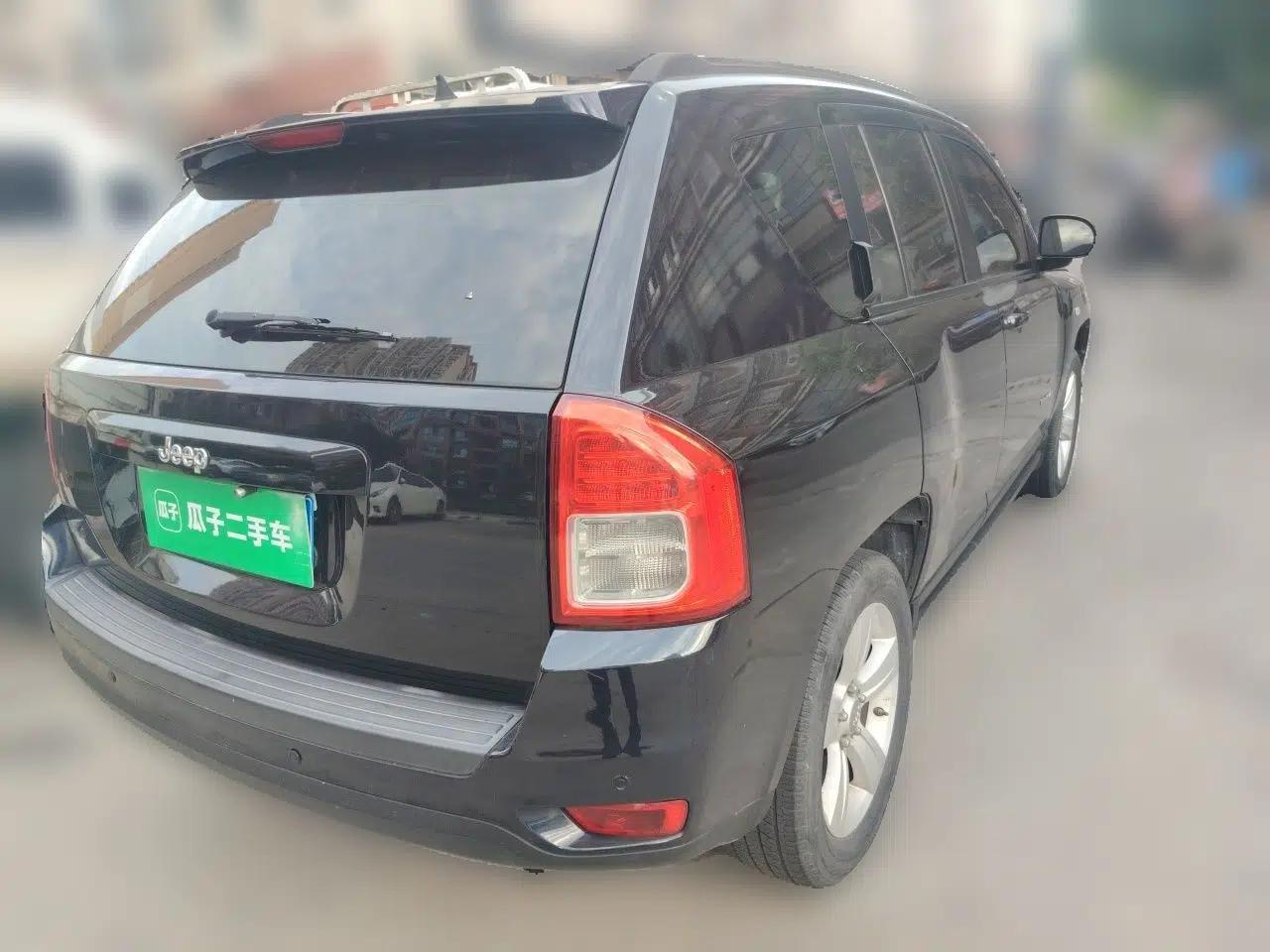 Jeep Compass 2011 2.4L four-wheel-drive sport version — миниатюра 6