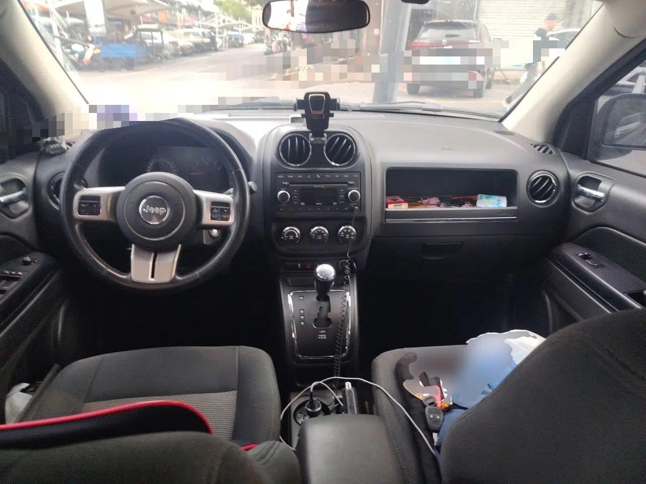 Jeep Compass 2011 2.4L four-wheel-drive sport version — миниатюра 10