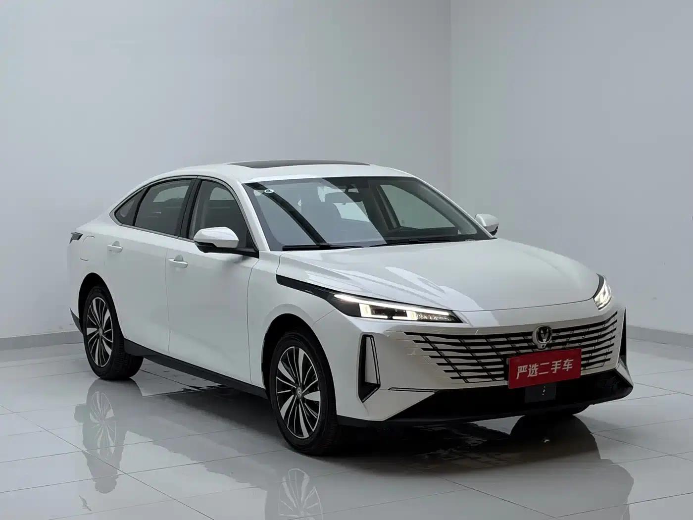 Changan Eado PHEV 2025 Smart Blue Whale 145KM Battleship Edition — миниатюра 3