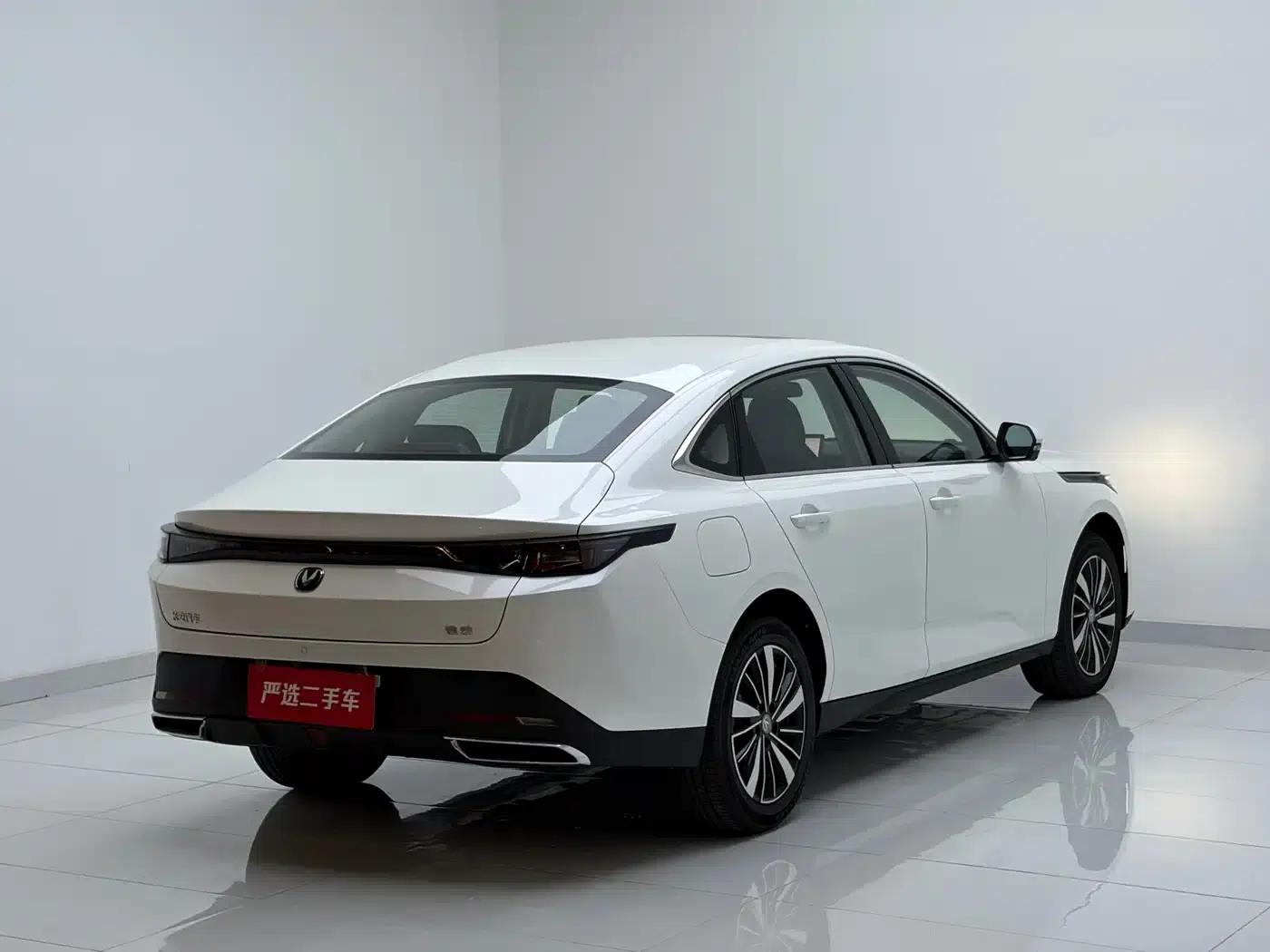 Changan Eado PHEV 2025 Smart Blue Whale 145KM Battleship Edition — миниатюра 7