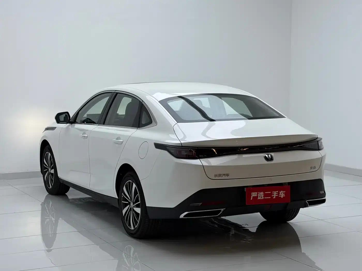 Changan Eado PHEV 2025 Smart Blue Whale 145KM Battleship Edition — миниатюра 9