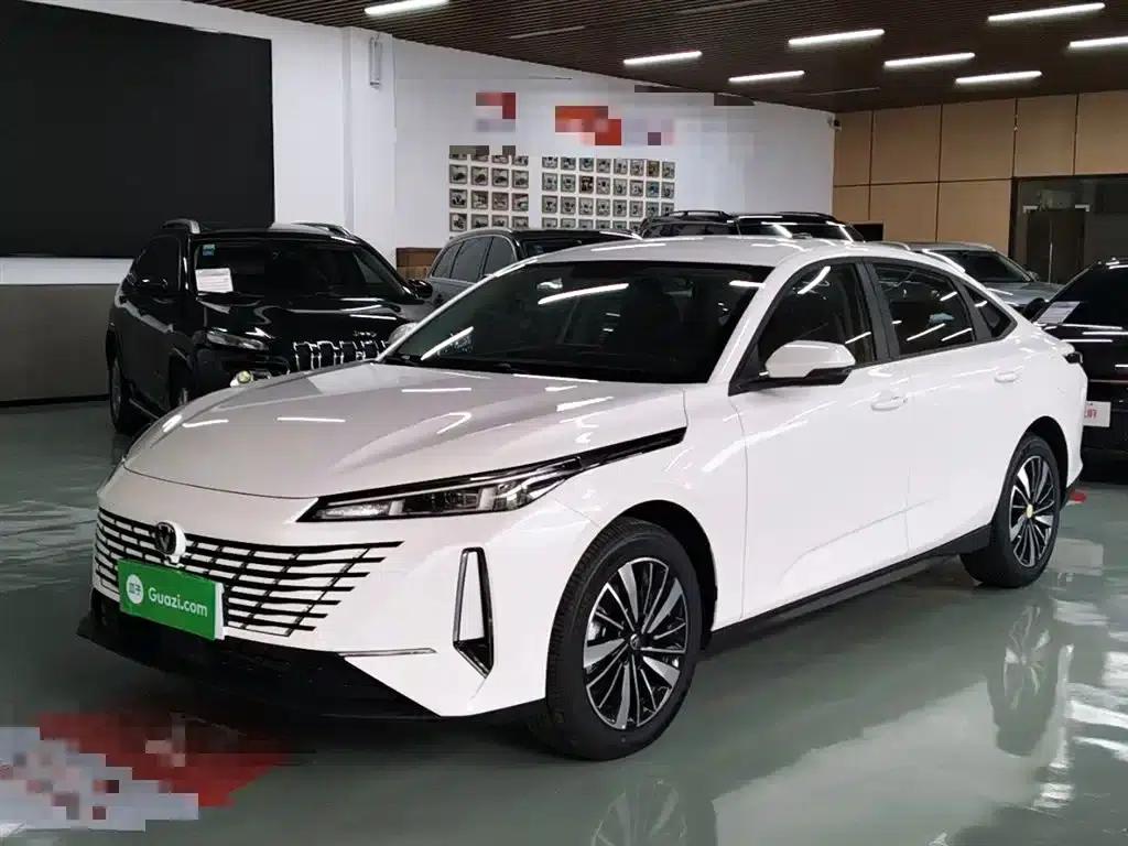 Changan Eado PHEV 2025 Smart Blue Whale 145KM High-Performance Edition — миниатюра 2