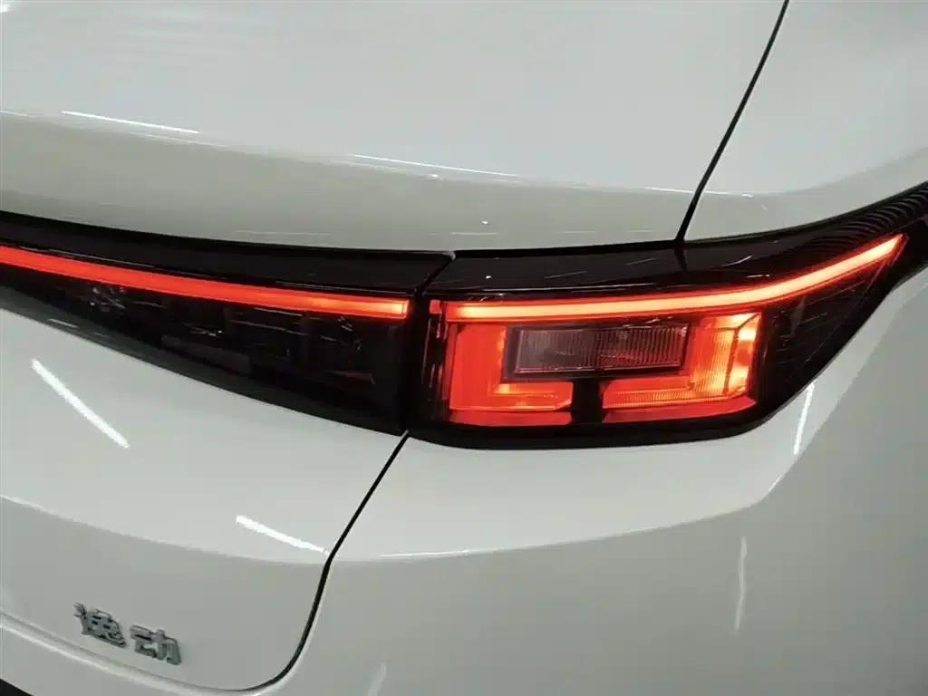 Changan Eado PHEV 2025 Smart Blue Whale 145KM High-Performance Edition — миниатюра 8