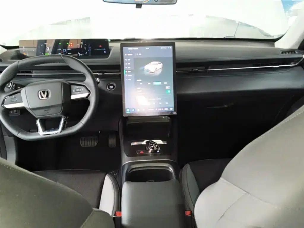 Changan Eado PHEV 2025 Smart Blue Whale 145KM High-Performance Edition — миниатюра 10