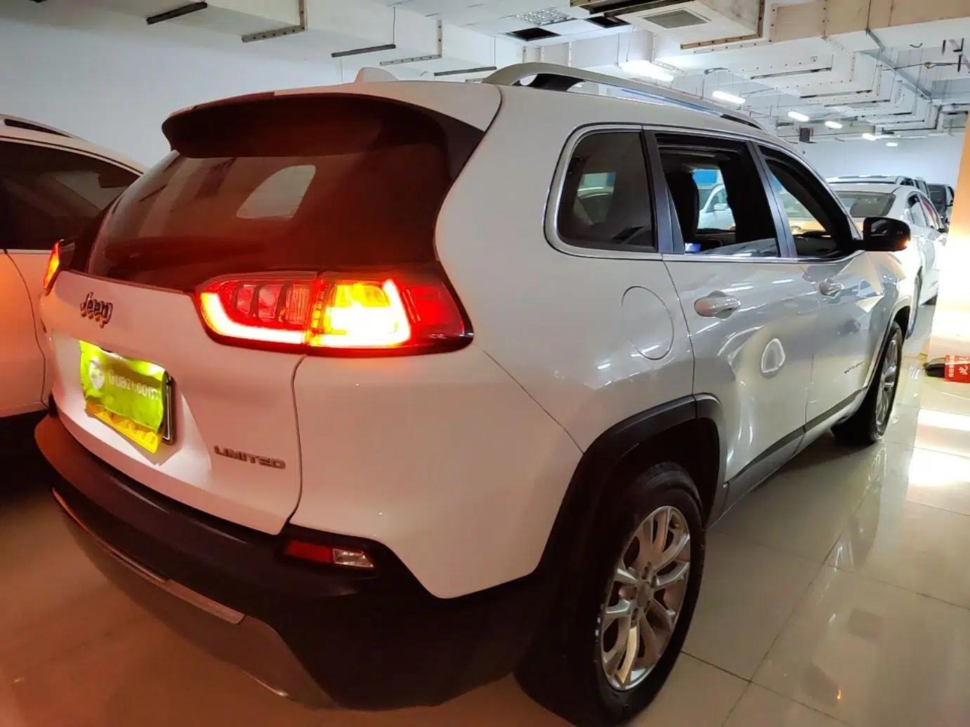 Jeep Cherokee 2019 2.0T Two-Wheel Drive Smart Enjoyment Version China VI — миниатюра 6