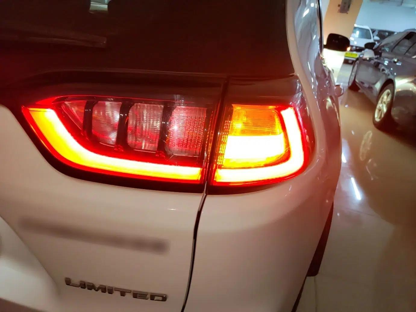 Jeep Cherokee 2019 2.0T Two-Wheel Drive Smart Enjoyment Version China VI — миниатюра 7