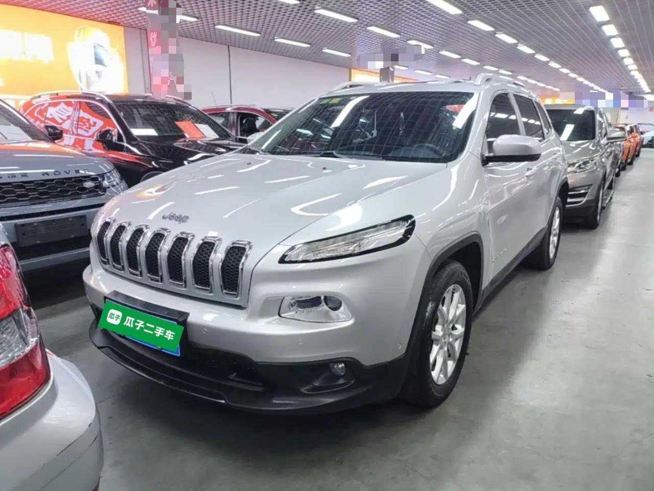 Jeep Cherokee 2016 2.4L Leading Smart Version — миниатюра 1