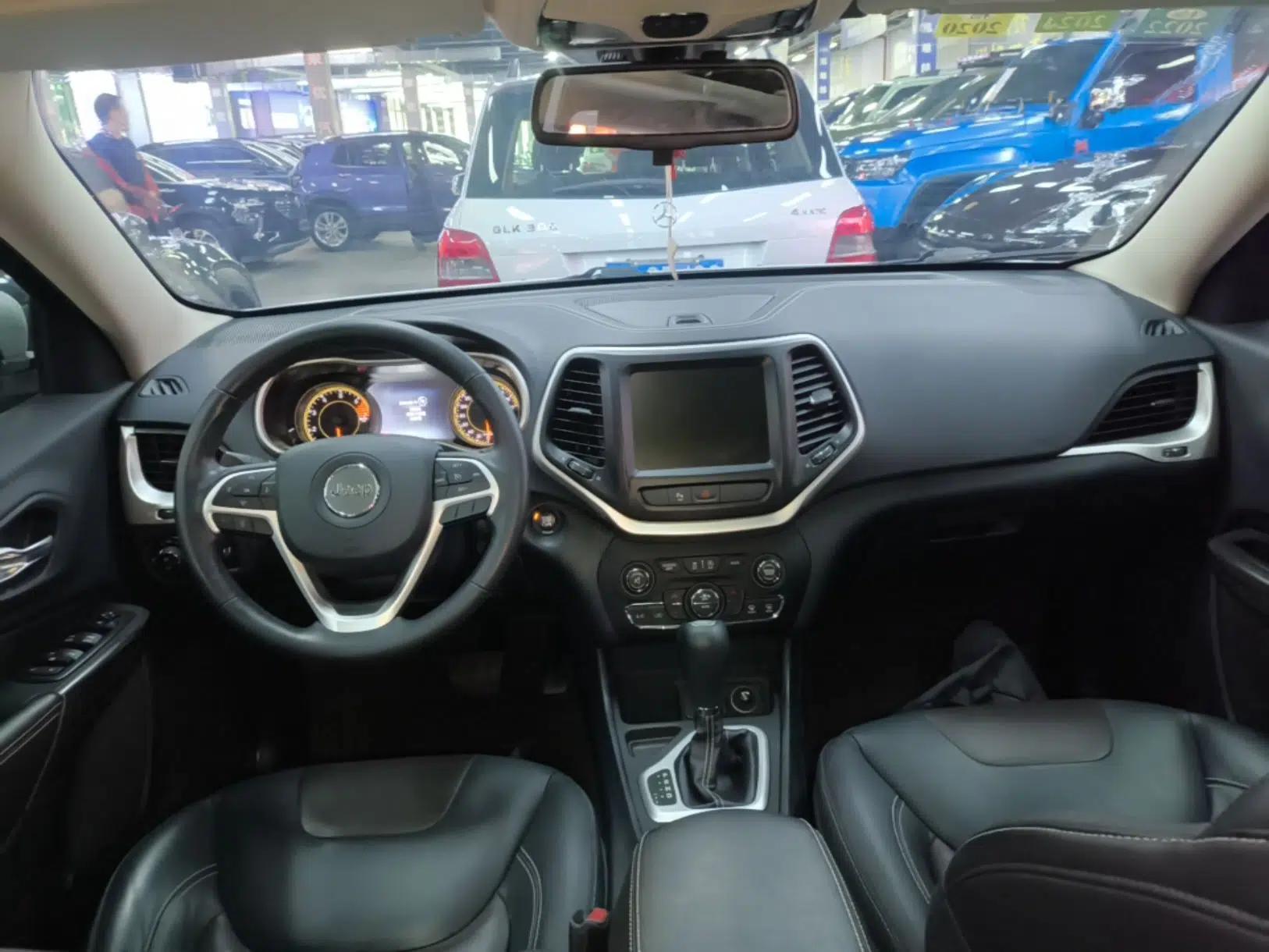 Jeep Cherokee 2016 2.4L Leading Smart Version — миниатюра 13