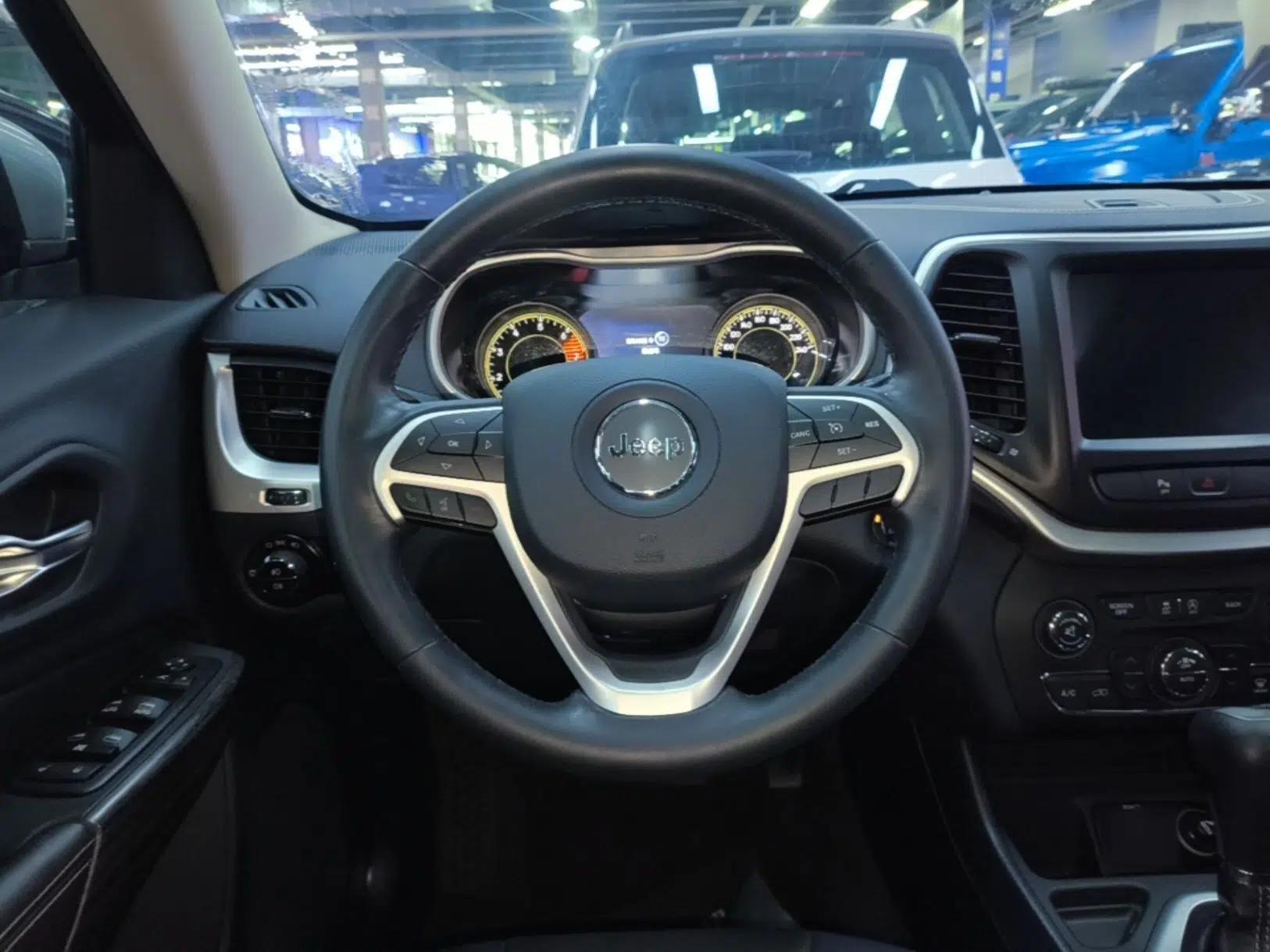 Jeep Cherokee 2016 2.4L Leading Smart Version — миниатюра 14