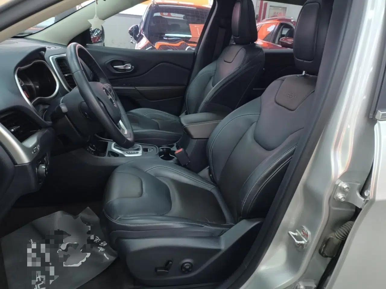 Jeep Cherokee 2016 2.4L Leading Smart Version — миниатюра 18
