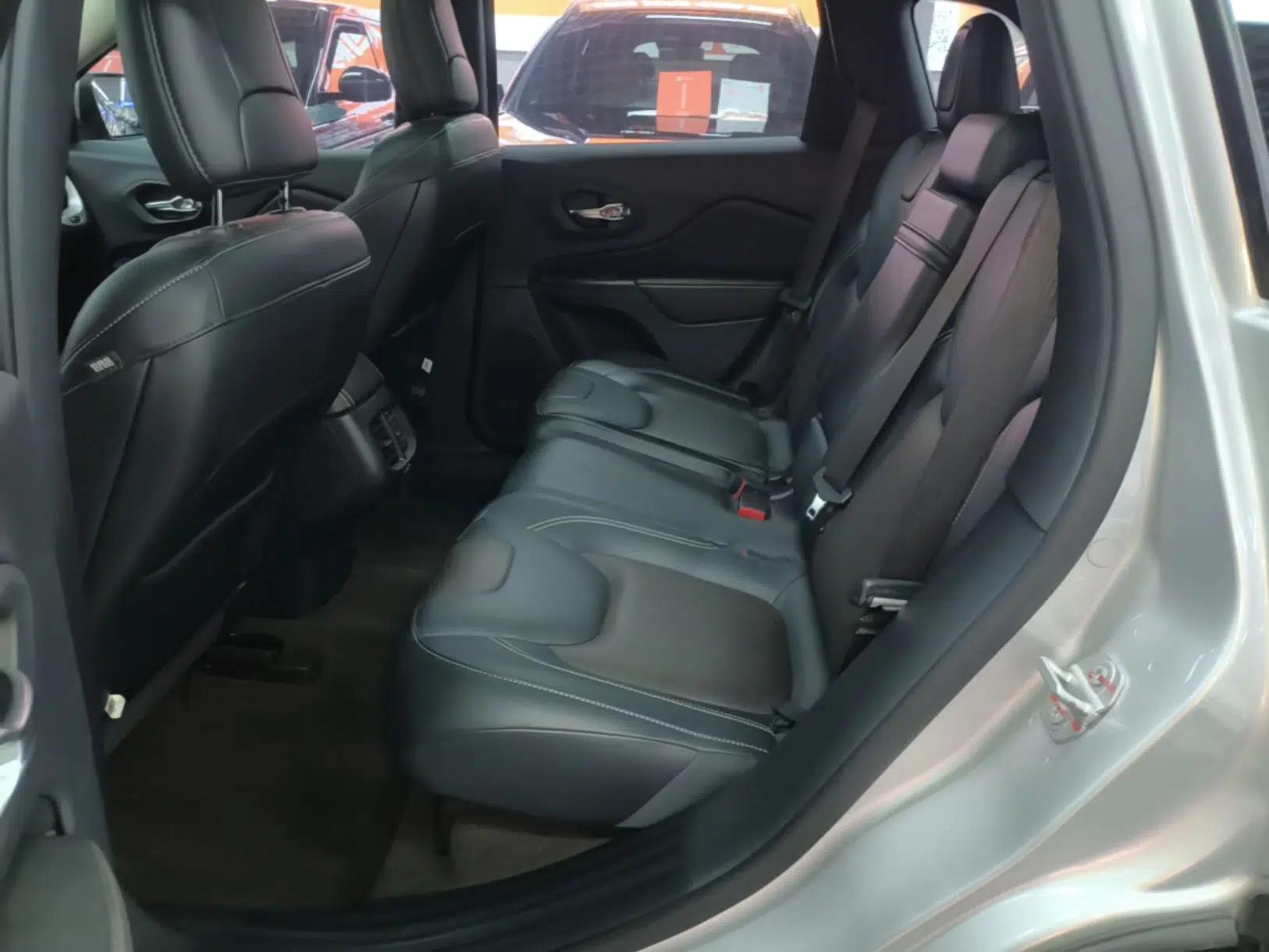 Jeep Cherokee 2016 2.4L Leading Smart Version — миниатюра 20