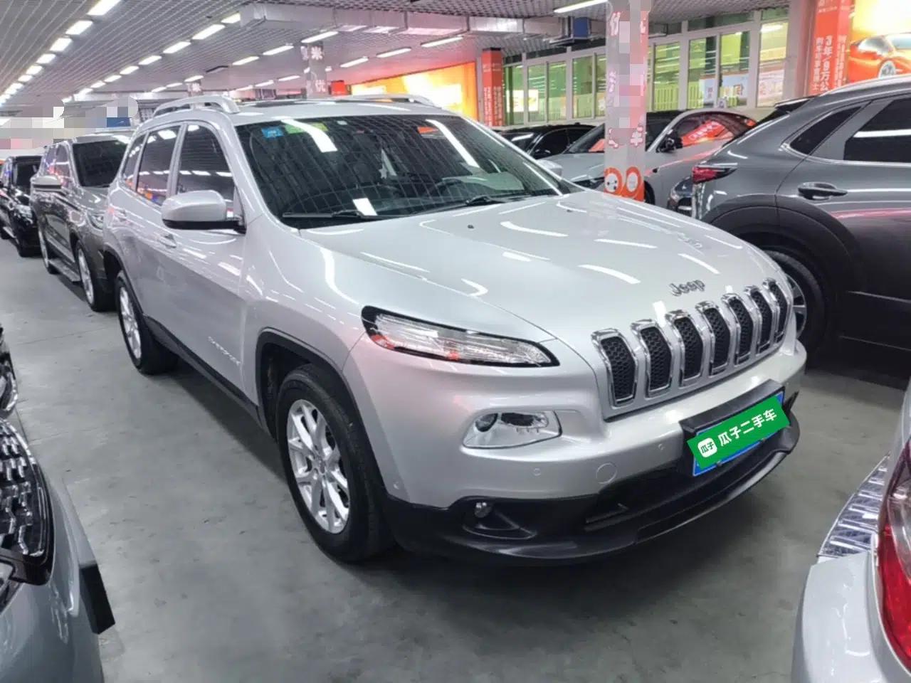 Jeep Cherokee 2016 2.4L Leading Smart Version — миниатюра 3