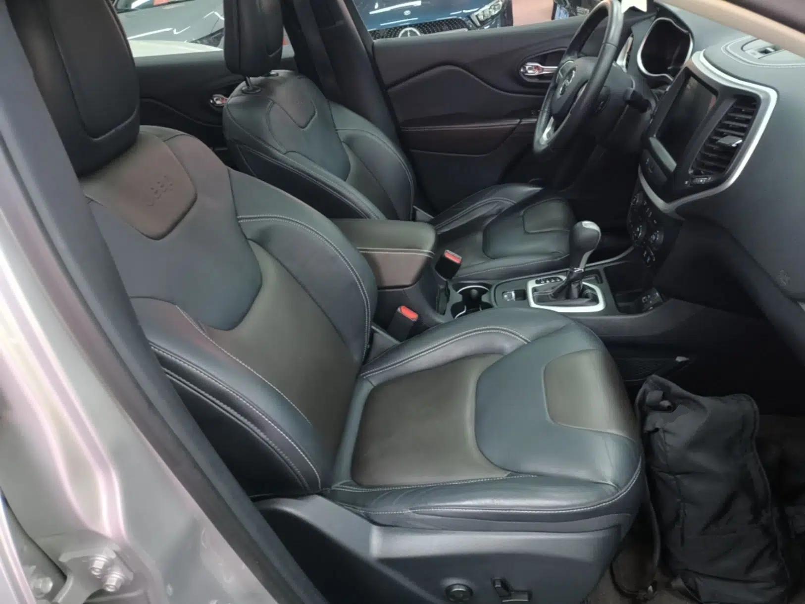 Jeep Cherokee 2016 2.4L Leading Smart Version — миниатюра 23