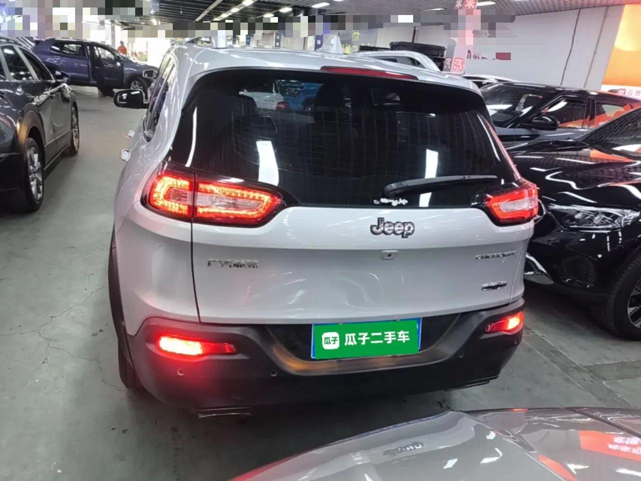 Jeep Cherokee 2016 2.4L Leading Smart Version — миниатюра 5