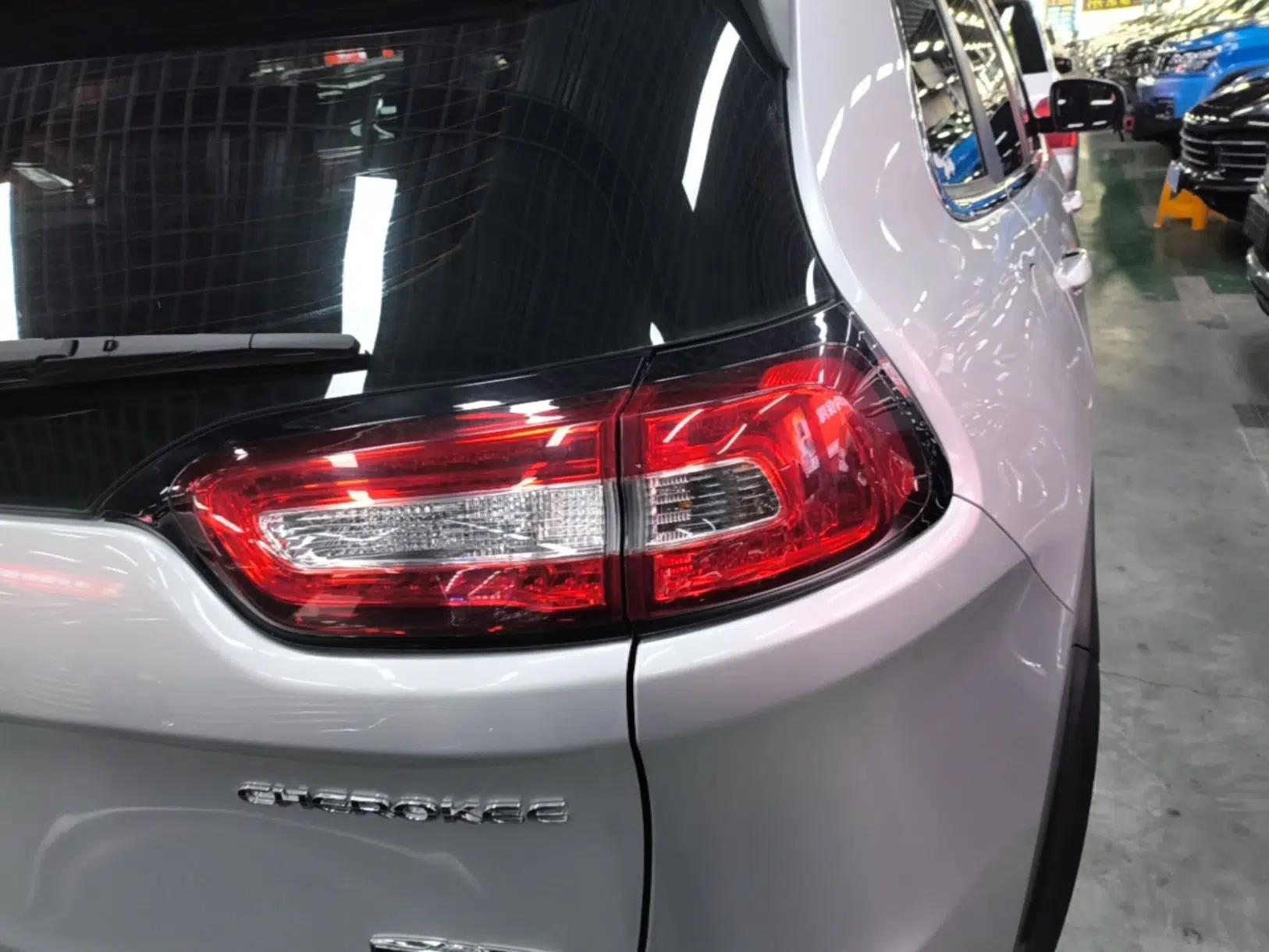 Jeep Cherokee 2016 2.4L Leading Smart Version — миниатюра 7
