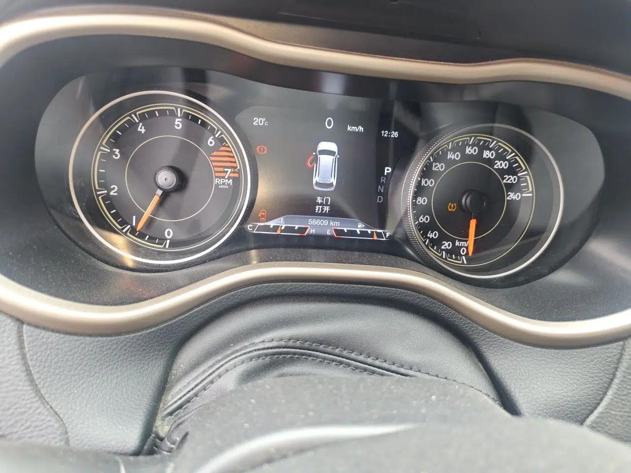 Jeep Cherokee 2017 2.0L Superior Edition — миниатюра 13