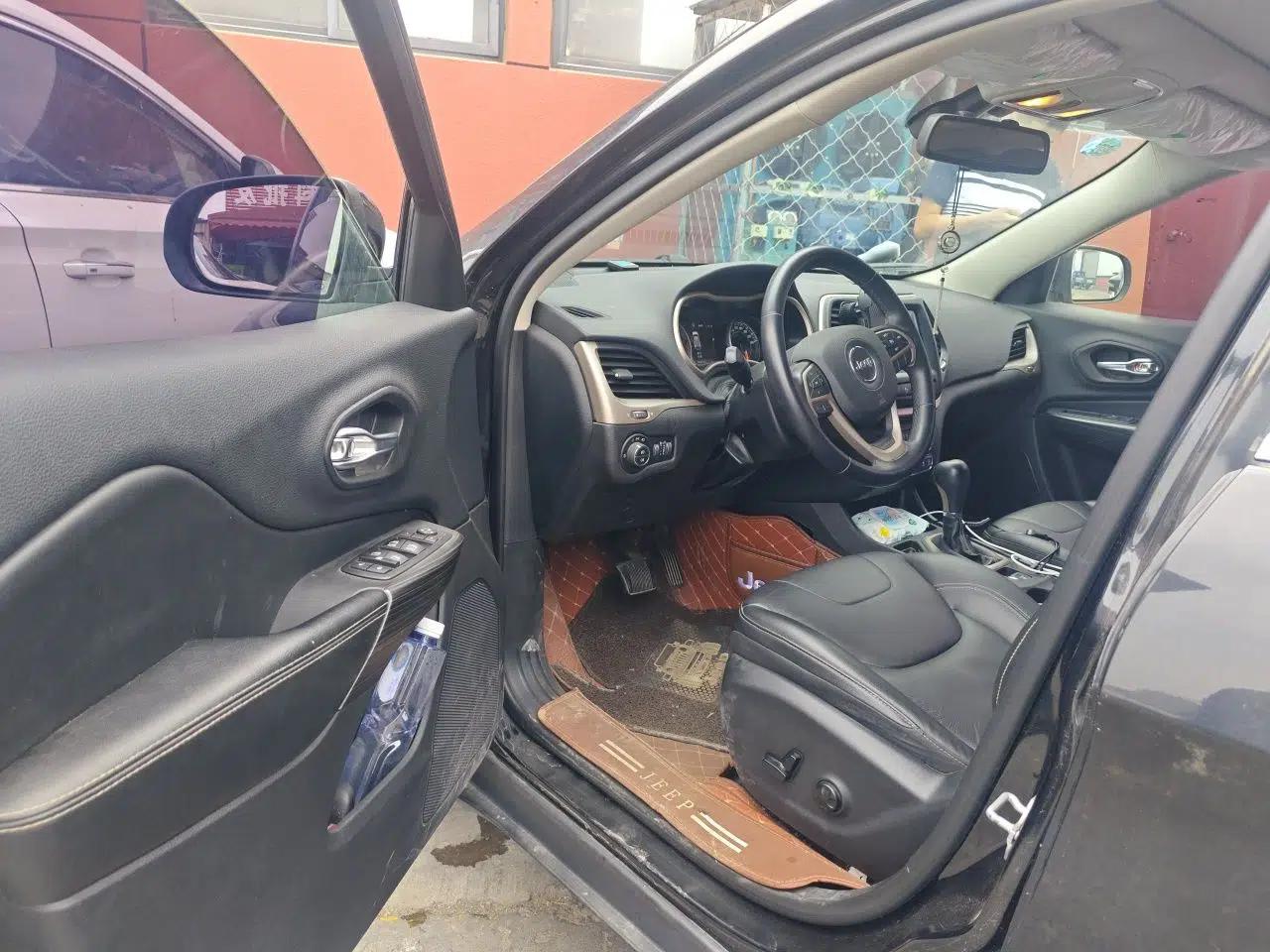 Jeep Cherokee 2017 2.0L Superior Edition — миниатюра 17
