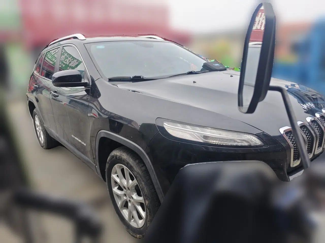 Jeep Cherokee 2017 2.0L Superior Edition — миниатюра 3