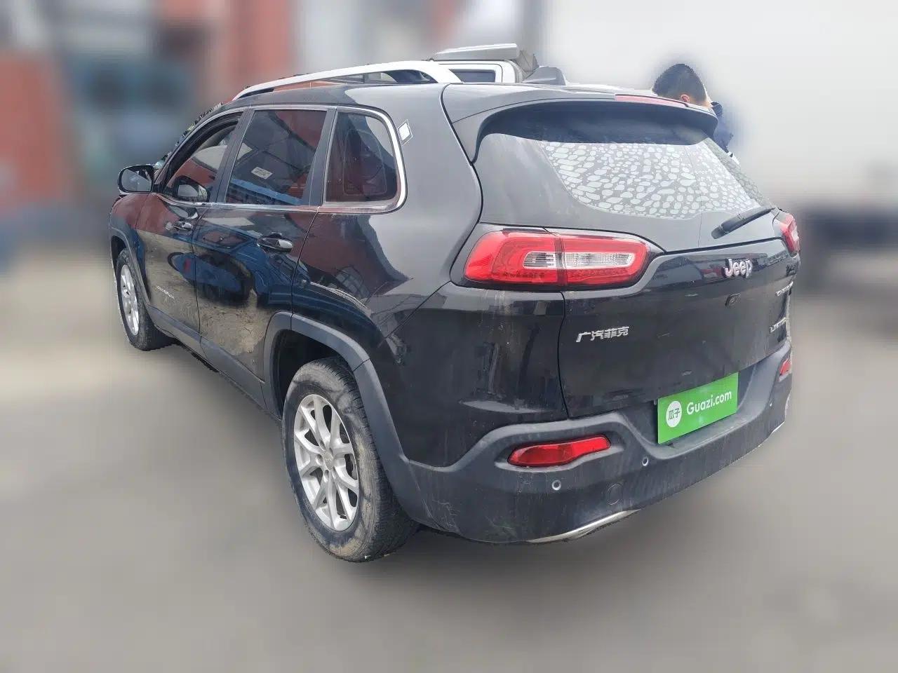 Jeep Cherokee 2017 2.0L Superior Edition — миниатюра 4
