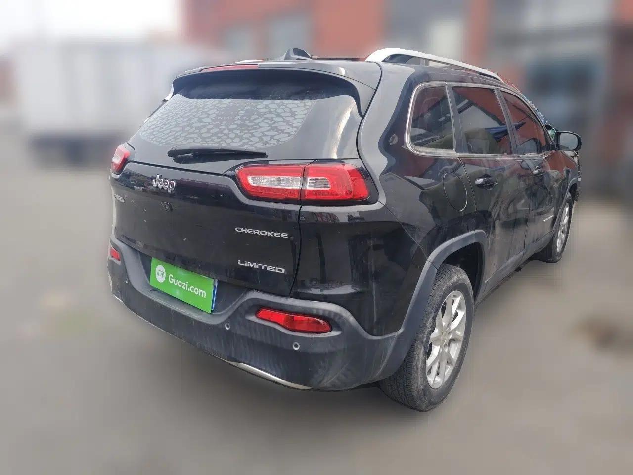 Jeep Cherokee 2017 2.0L Superior Edition — миниатюра 6